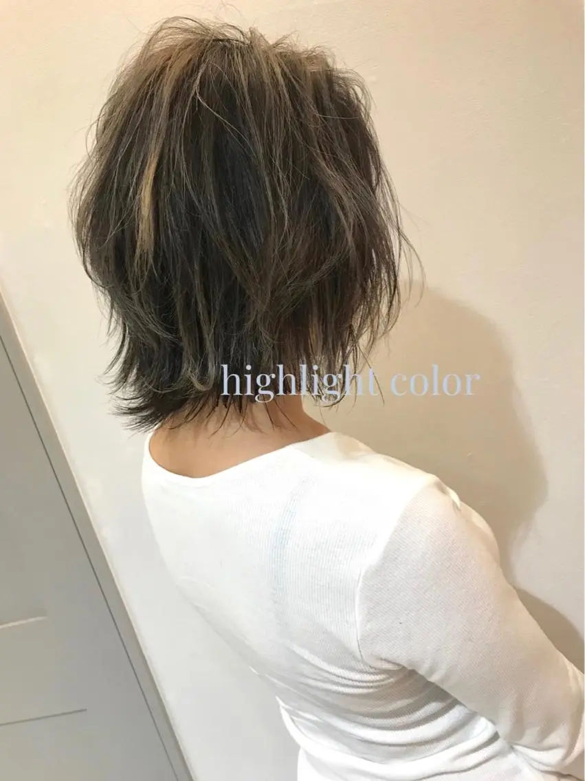 ミディアム ハイライト 比嘉 千咲のヘアスタイル