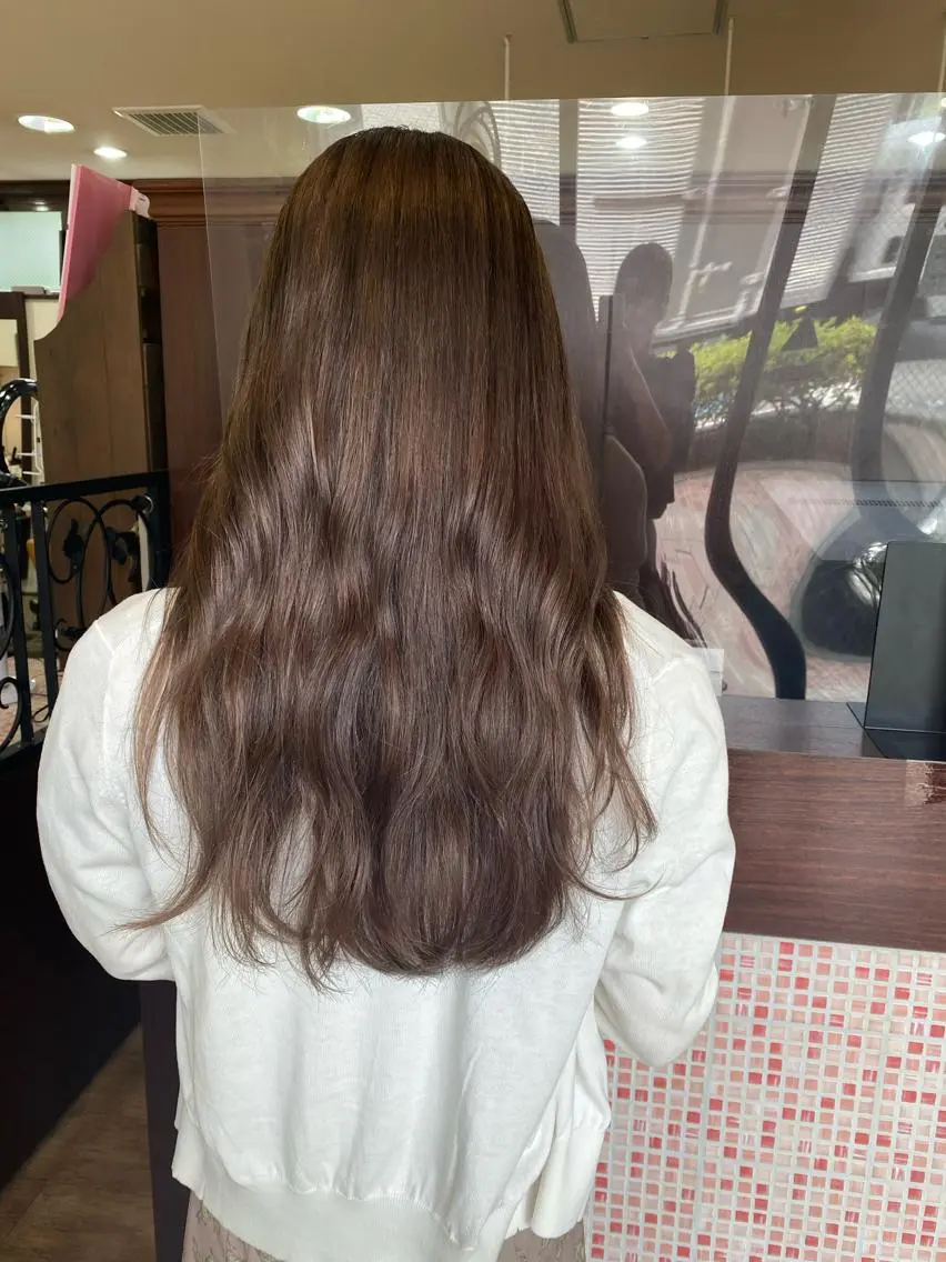 ロング カラー ブリーチ 透明感カラー サプリームヘア 飯田みち瑠のヘアスタイル