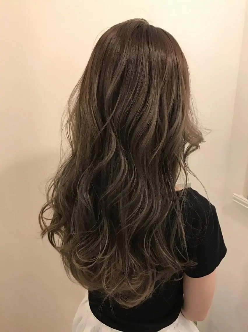 ロング カラー ヘアアレンジ バレイヤージュ ブリーチ グレージュ レイヤーカット ヘアカラー トリートメント ALLENhair (アレンヘアー九条)のヘアスタイル