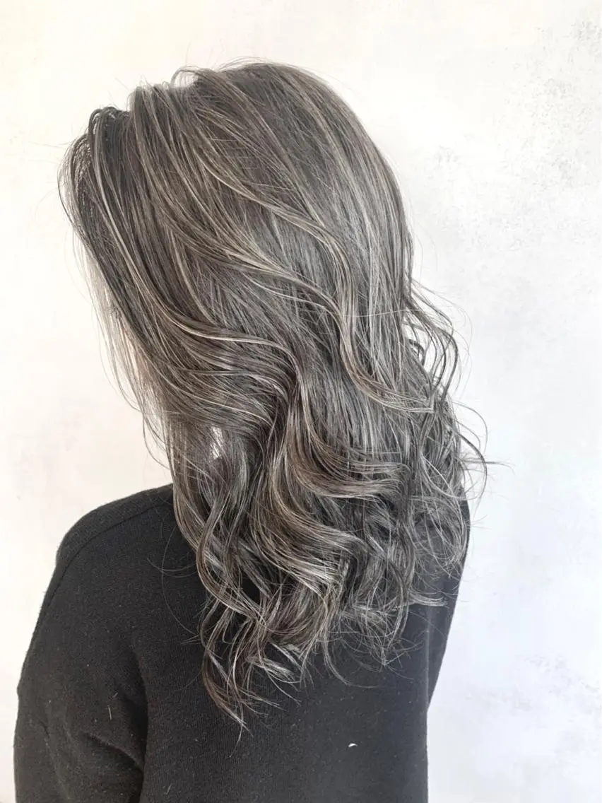 ロング 韓国レイヤーカット KOUKIのヘアスタイル