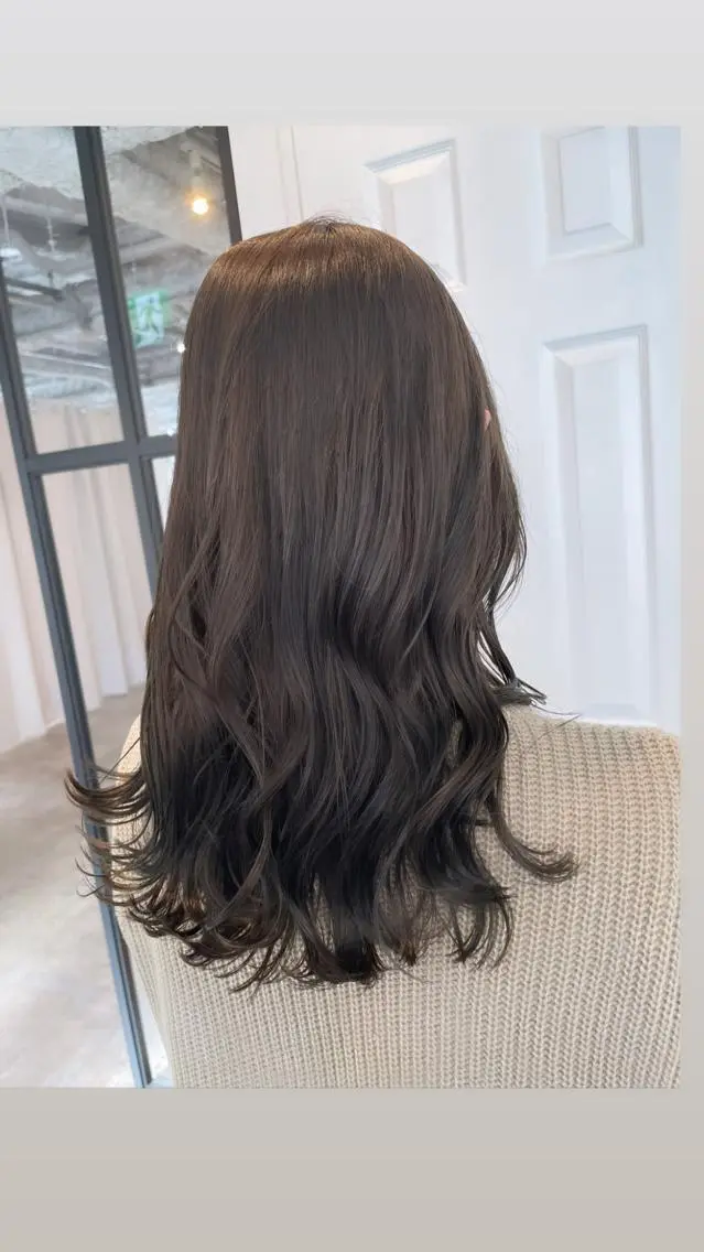 セミロング カラー ヘアアレンジ ブリーチ グレージュ ブリーチなしカラー REONA🪽✨薬院 レイヤーカット🫧のヘアスタイル