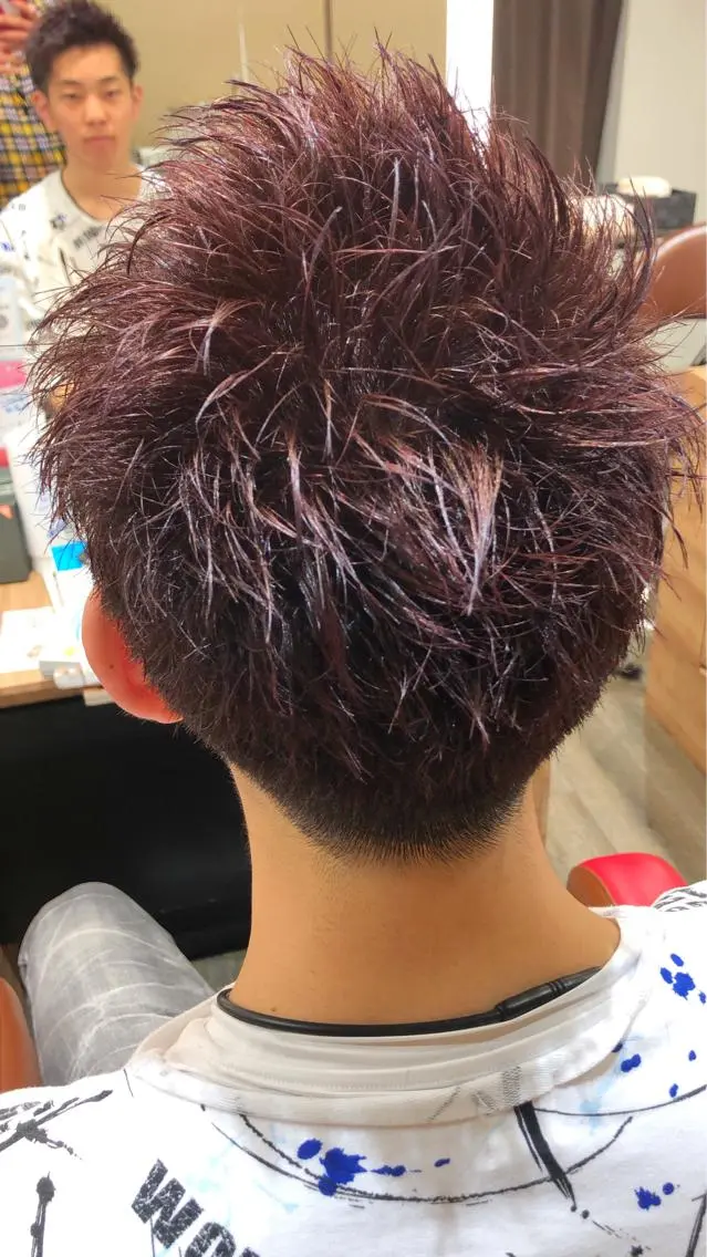 ショート カラー メンズ 刈り上げ レッドカラー ショートヘア メンズヘア特化 崎田 成人のヘアスタイル
