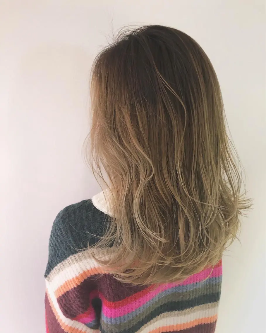 セミロング カラー ブリーチ ケアブリーチ グラデーションカラー ヘアカラー トリートメント 🍊新宿南口🍊 ERINAのヘアスタイル
