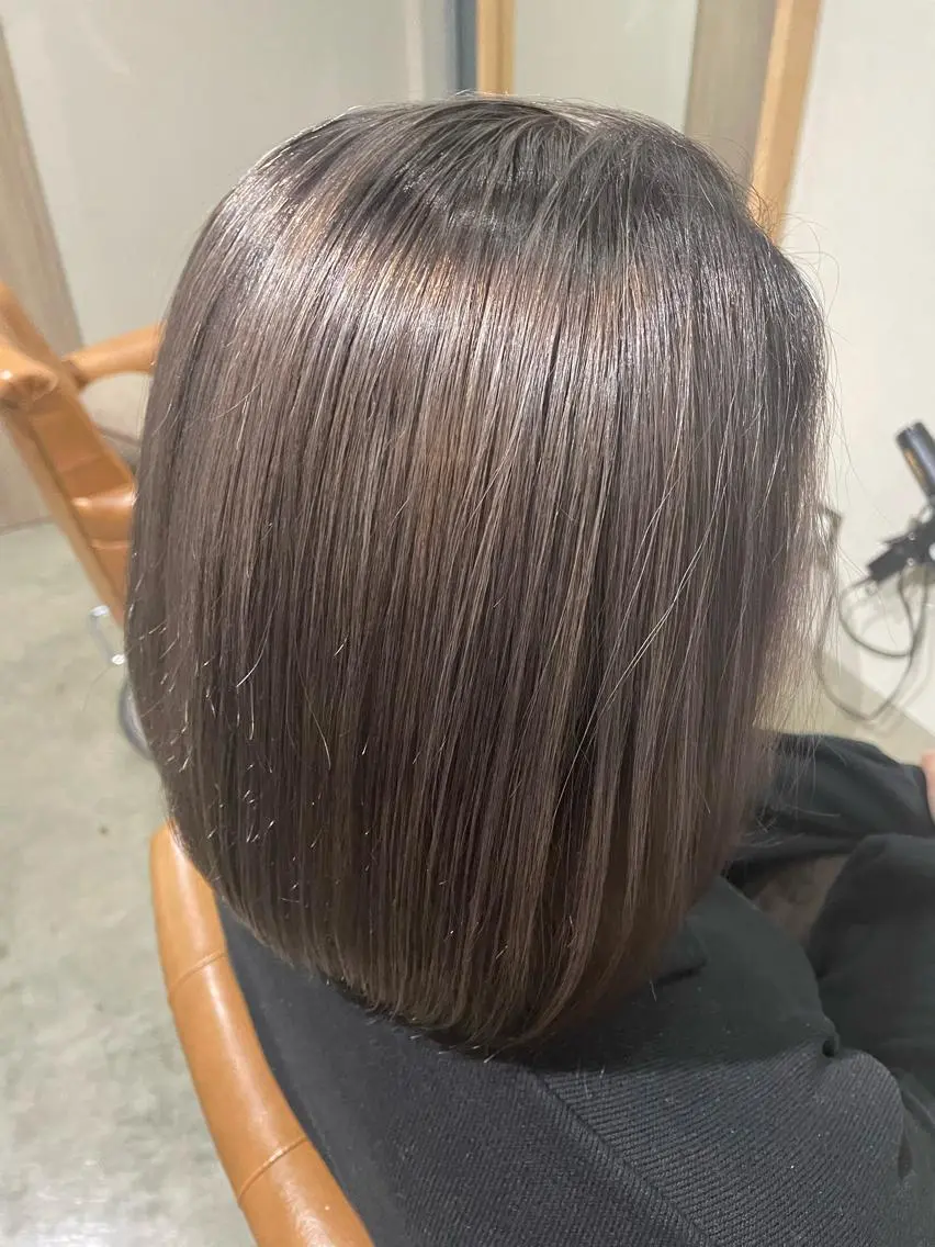 カラー ハイトーンカラー シルバー まつやま さおりのヘアスタイル