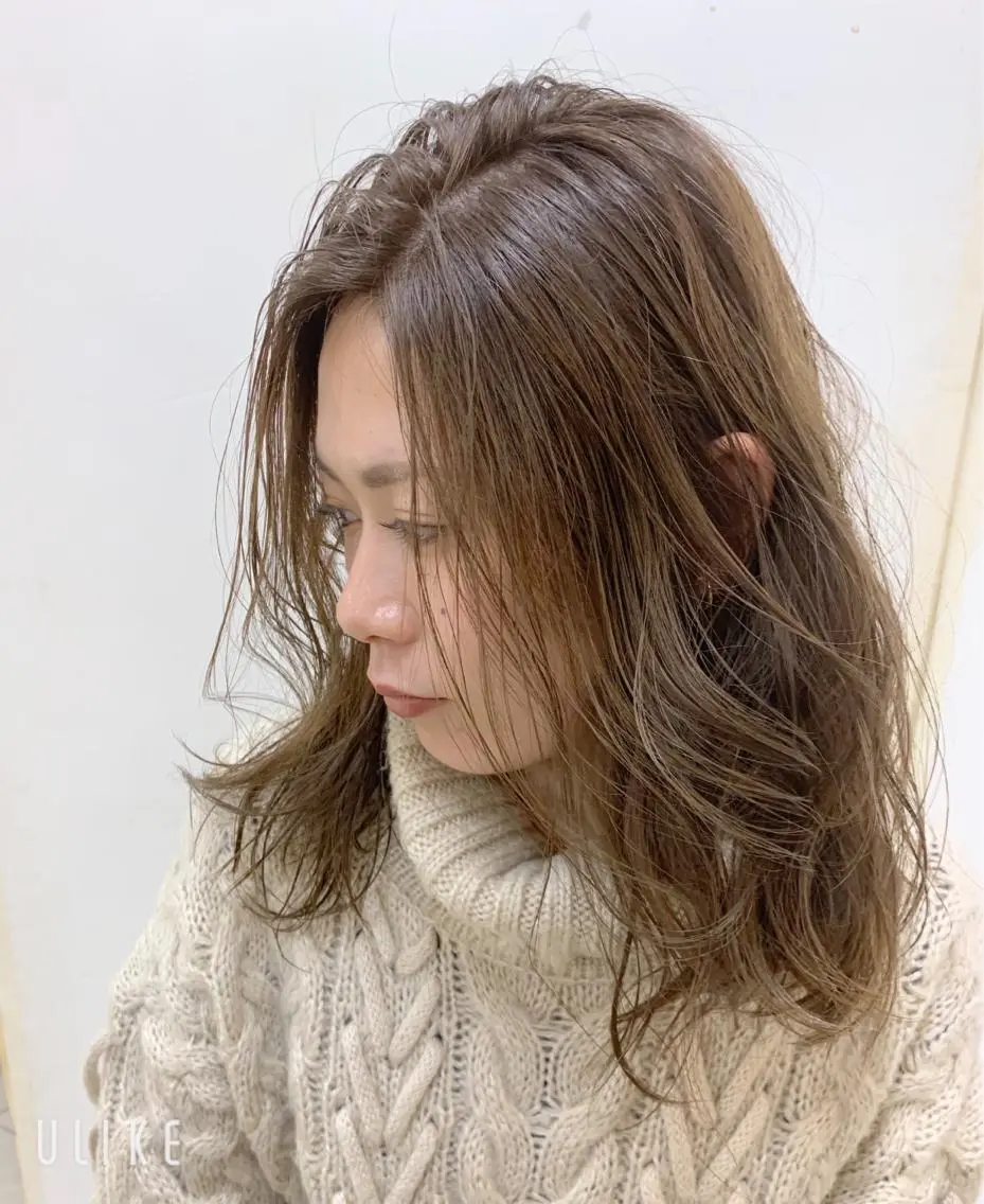 セミロング カラー グレージュ レイヤーカット 岡本雅也 ショートボブレイヤーのヘアスタイル