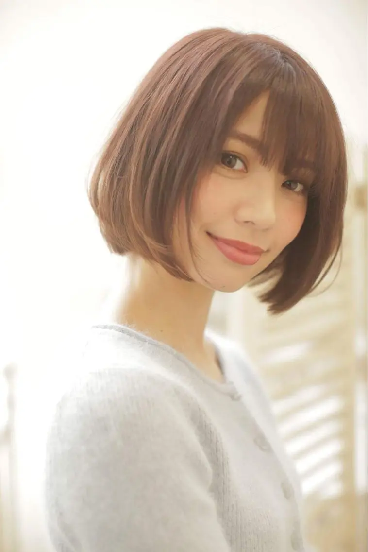 ショート カラー パーマ 黒髪 ボブ 斜めバング 似合わせカット ショートヘア エイト ウメダのヘアスタイル