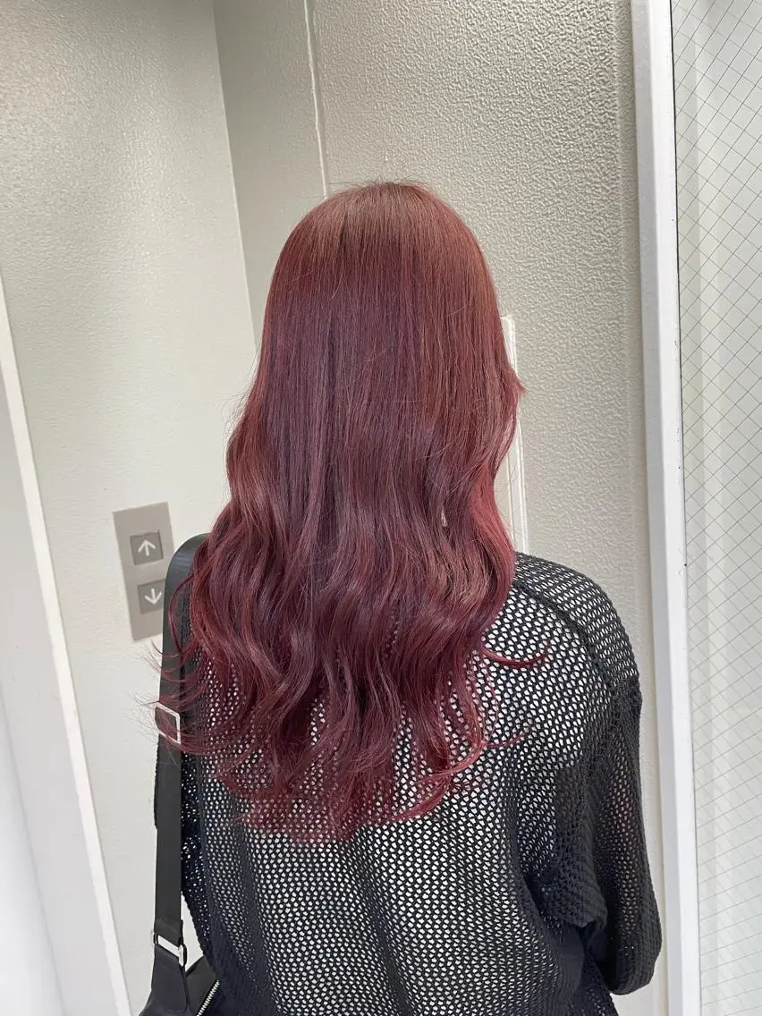 ロング カラー ヘアアレンジ ブリーチ ダブルカラー ブリーチなしカラー ピンクカラー ヘアカラー トリートメント ヘアセット 艶カラー✨縮毛矯正✨ 翁長孝輔のヘアスタイル
