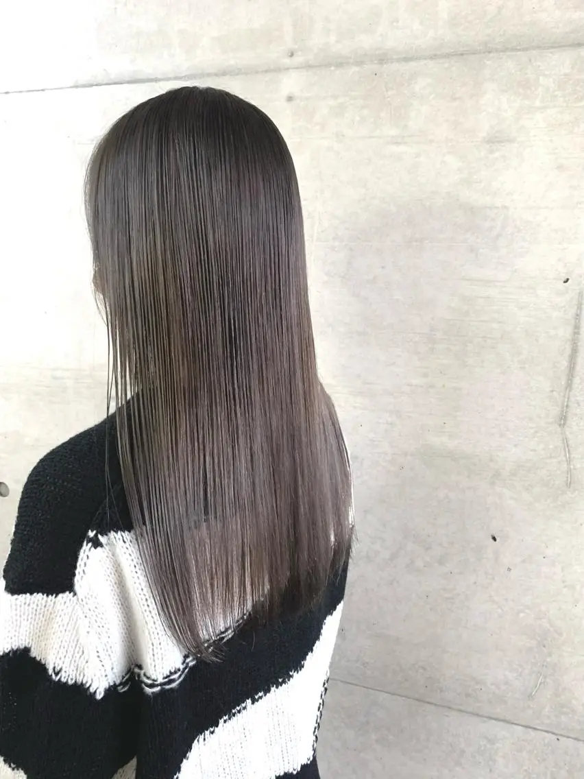 ロング カラー ブリーチ ハイトーンカラー シルバー 髪質改善 トリートメント ヘアカラー トリートメント 西岡 優太のヘアスタイル