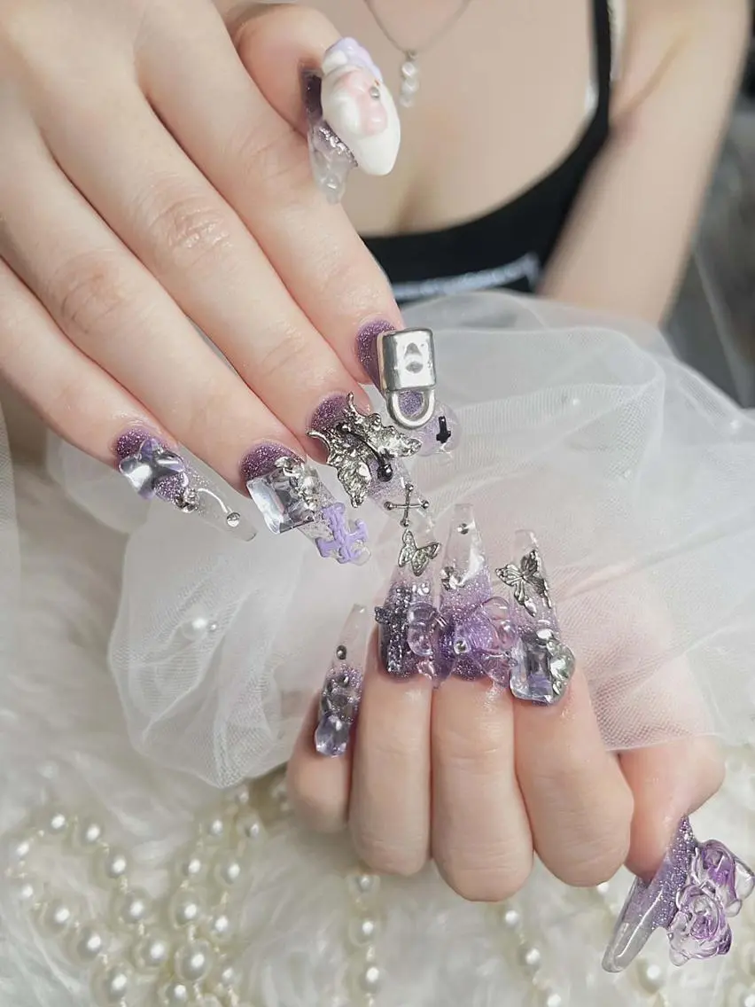 ネイル チークネイル フレンチネイル キラキラネイル 韓国ネイル マグネットネイル ハンドネイル Hbaby nailのネイルデザイン