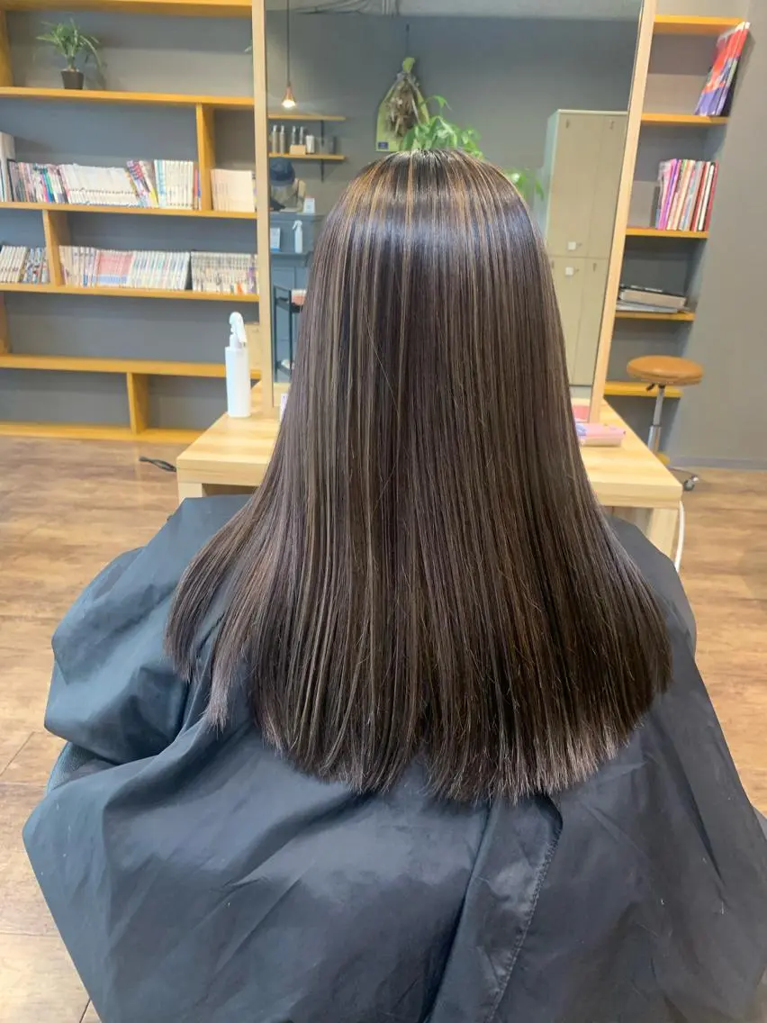 セミロング カラー ハイライトカラー ハイライト カット ヘアカラー トリートメント SHU NTAのヘアスタイル