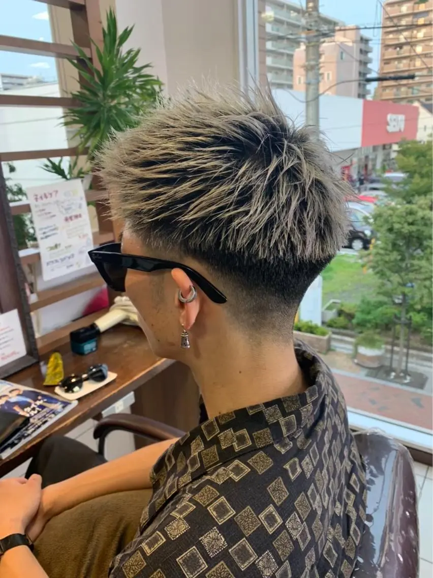 メンズ アップバング 刈り上げ 山口 寛生のヘアスタイル