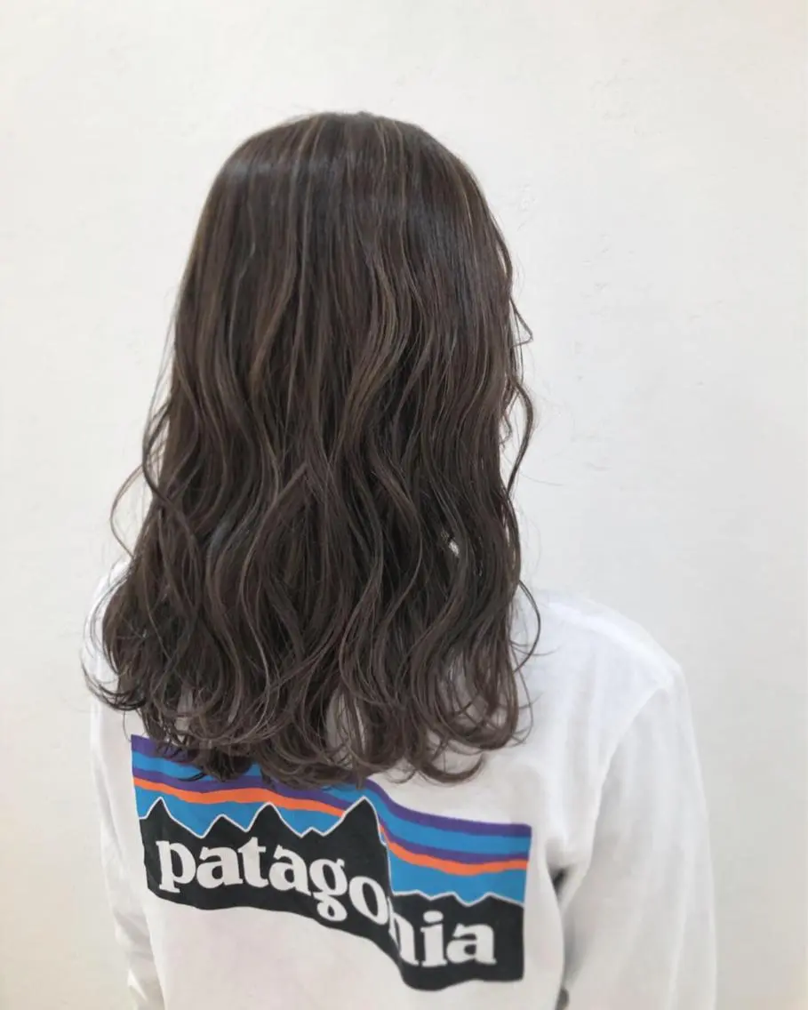 セミロング ハイライト ニュアンスカラー🫧 加納のヘアスタイル