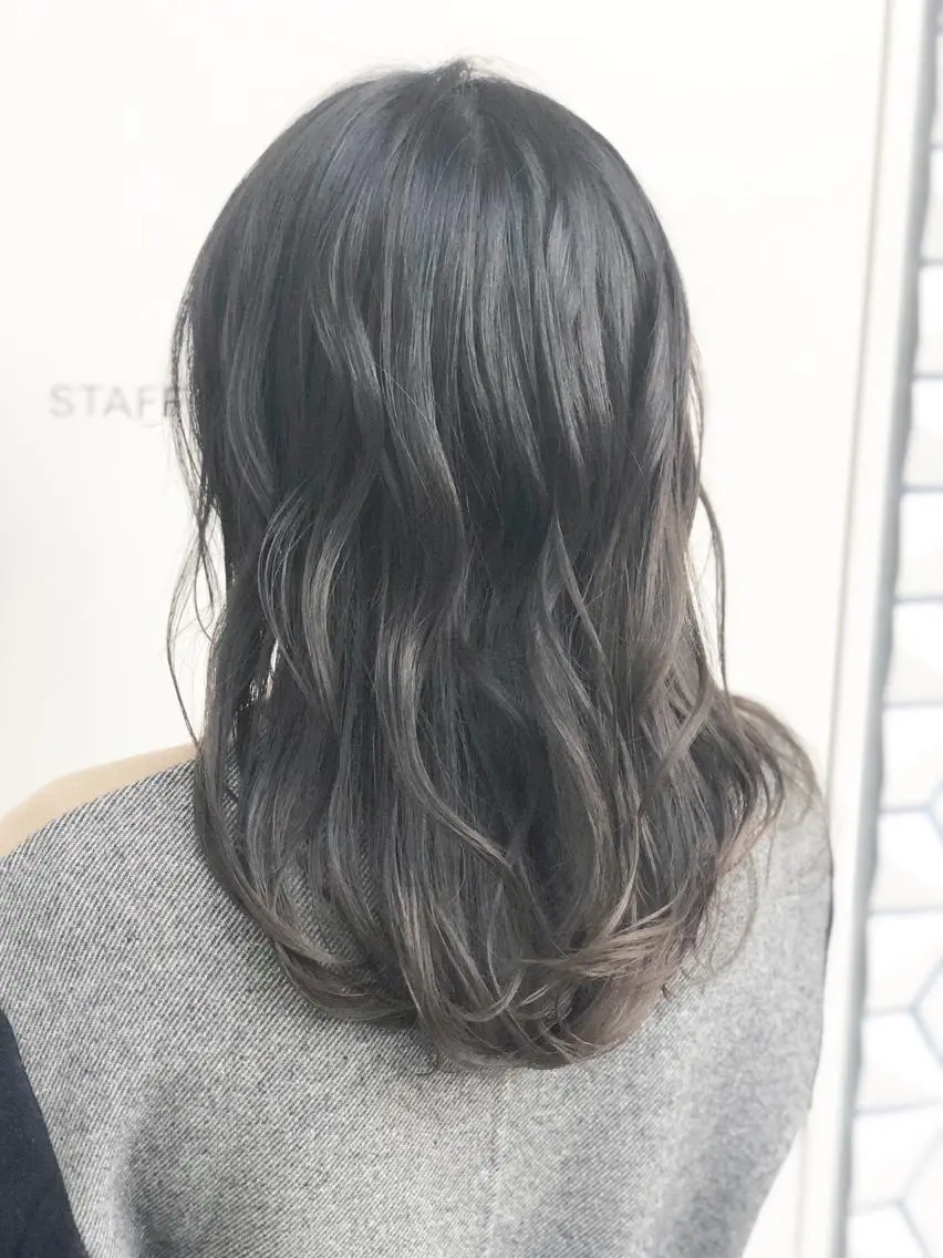 ミディアム カラー 透明感カラー グレージュ 🌙HIZUKI🌙 ハイトーン 艶髪のヘアスタイル