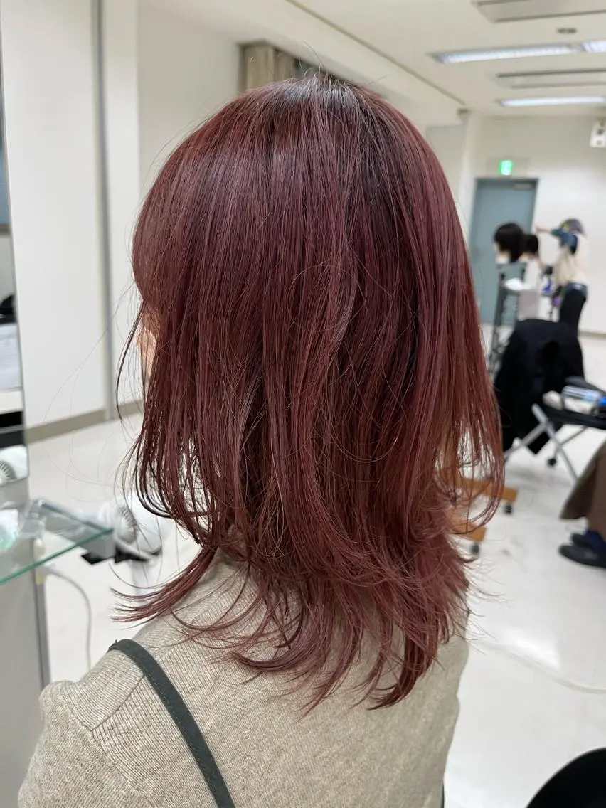 ミディアム カラー ピンクカラー レイヤーカット ショートカット 💙hiyoriのヘアスタイル