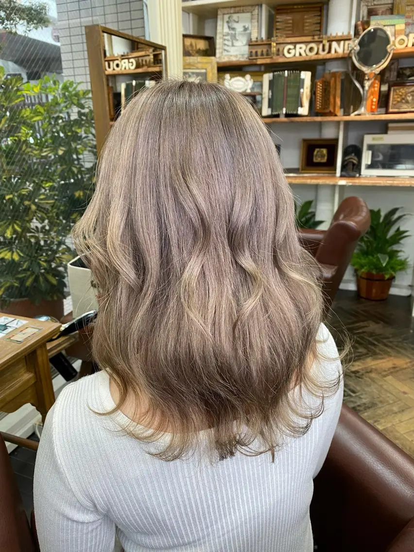 ミディアム カラー ベージュカラー ブリーチ 透明感カラー ダブルカラー グレージュ ヘアカラー トリートメント 🌟ハイライト/ハイ トーン🌟MIKIのヘアスタイル