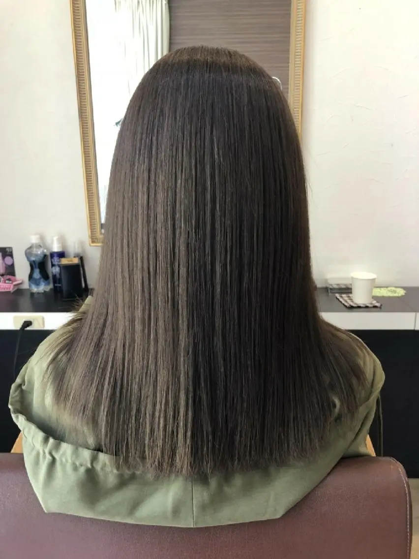 セミロング カラー ヘアカラー 髪の病院 ルーミールームのヘアスタイル