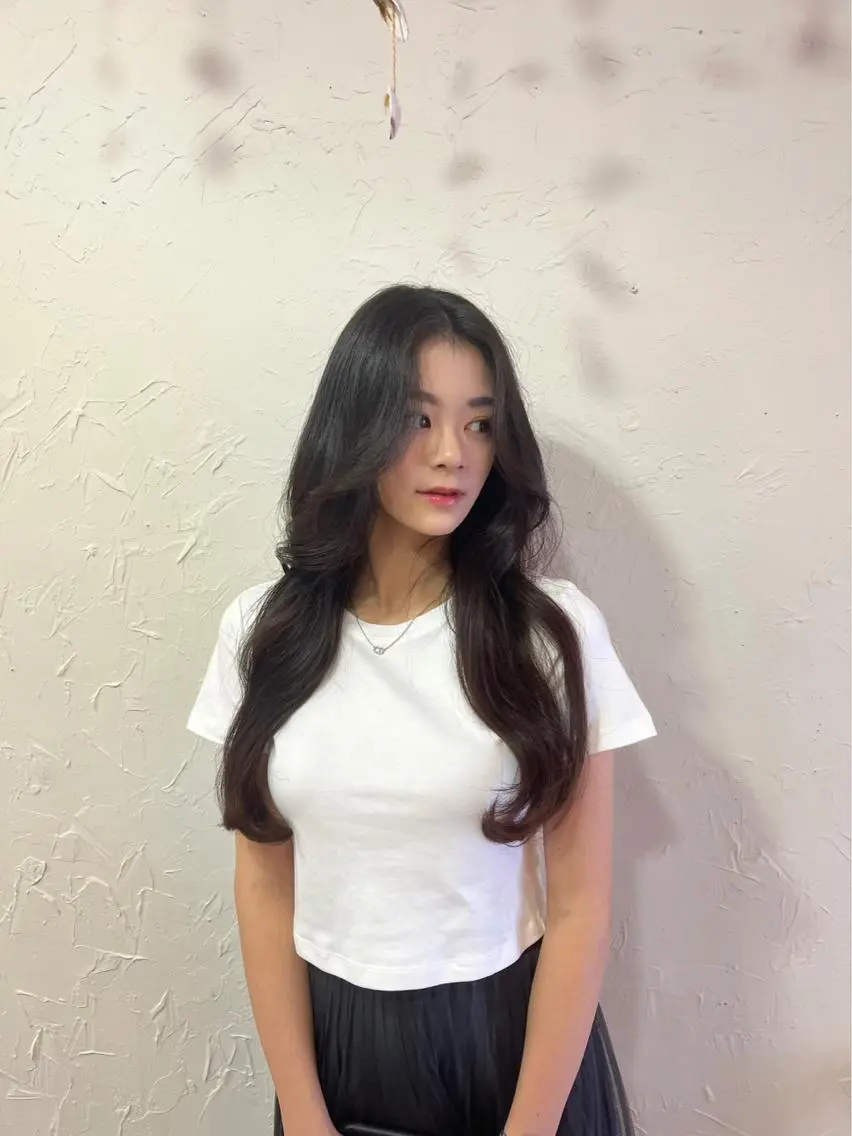 ロング くびれヘア ロング 韓国ヘア レイヤーカットのヘアスタイル