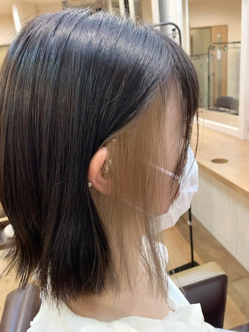 ショート カラー ベージュカラー イヤリングカラー ハイトーンカラー ハイトーンベージュ ヘアカラー NUMBER 天王寺 🌼yuriのヘアスタイル