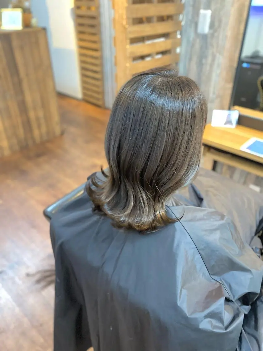 ミディアム カラー グレージュ Luzir⭐︎ GEN⭐︎のヘアスタイル