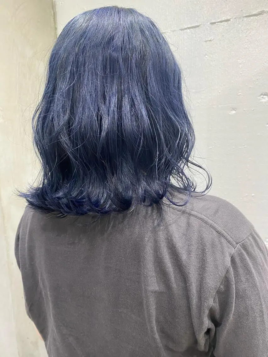 ミディアム カラー ヘアアレンジ 切りっぱなしボブ ミディアムパーマ アッシュ アッシュグレー バレイヤージュ ササキカズマ〻透明感 〻色落ち〻赤み消しのヘアスタイル