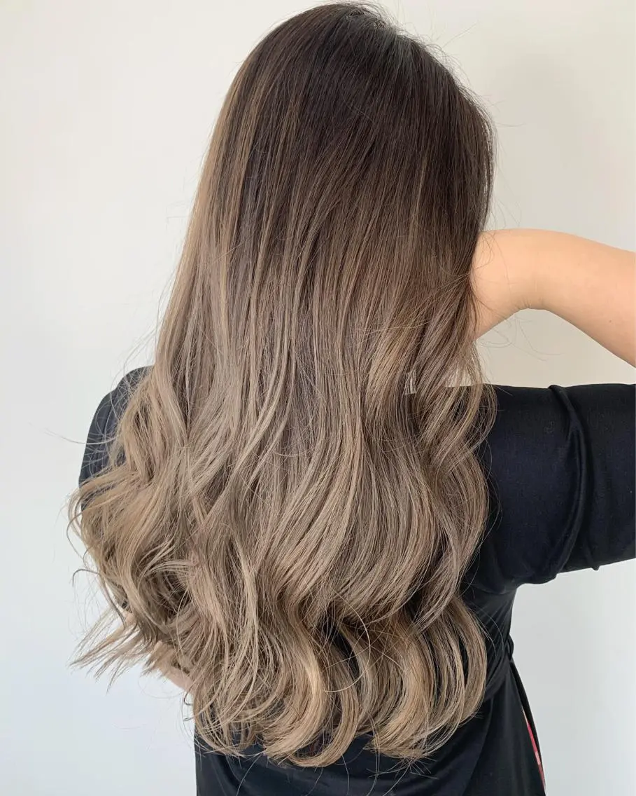 ロング カット ヘアカラー トリートメント 山田 絵里菜のヘアスタイル