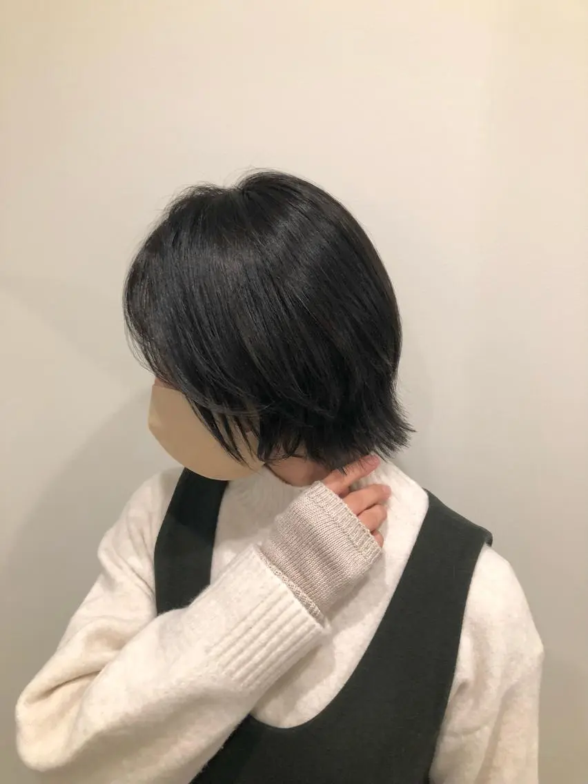 ショート カラー 黒髪 グレーブラック くびれヘア ショートヘア カット トリートメント ニュアンスカラー🫧 加納のヘアスタイル