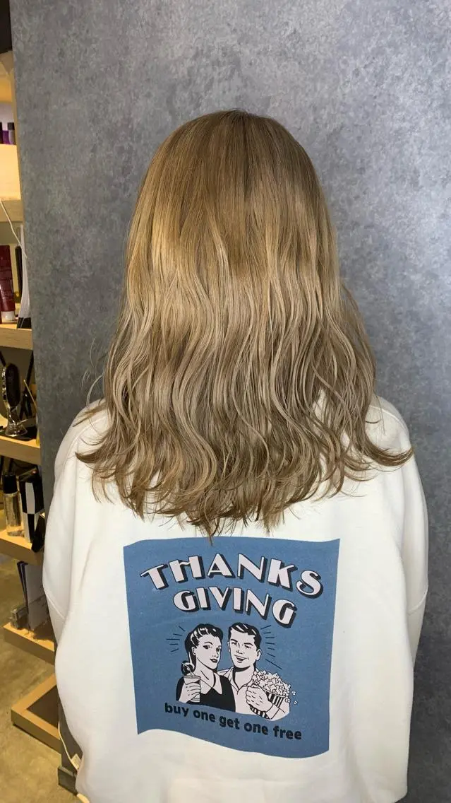 ミディアム AiRU hair MIYUUのヘアスタイル
