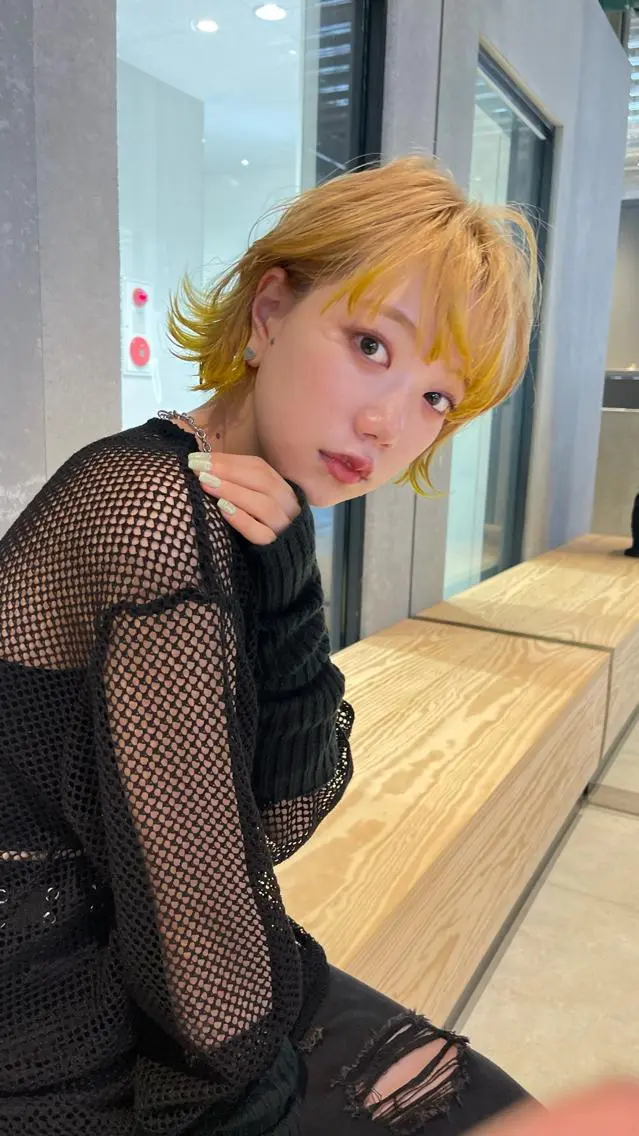 ミディアム イエローカラー 韓国式パーマ🔥 ブリーチ🔥TOMOのヘアスタイル
