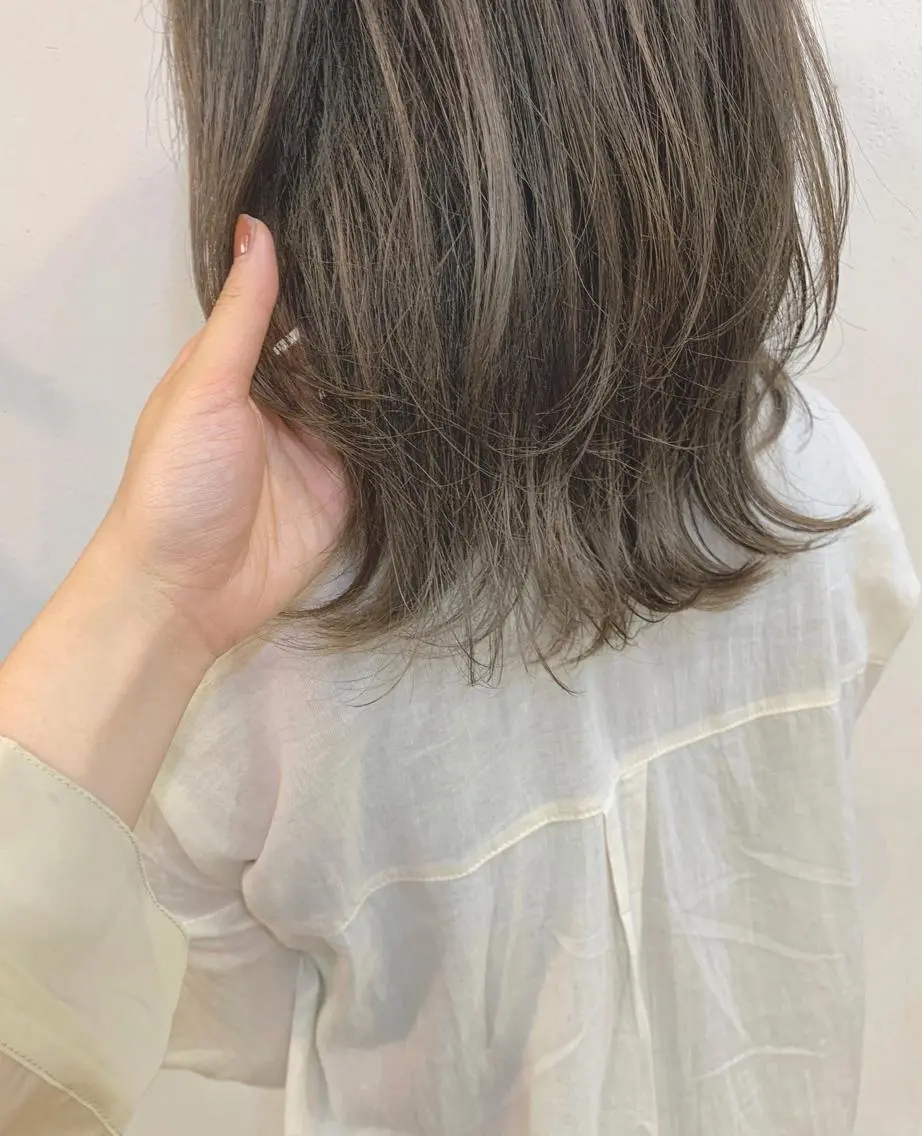 ミディアム カラー レイヤーカット、 大人可愛い　中村美羅のヘアスタイル