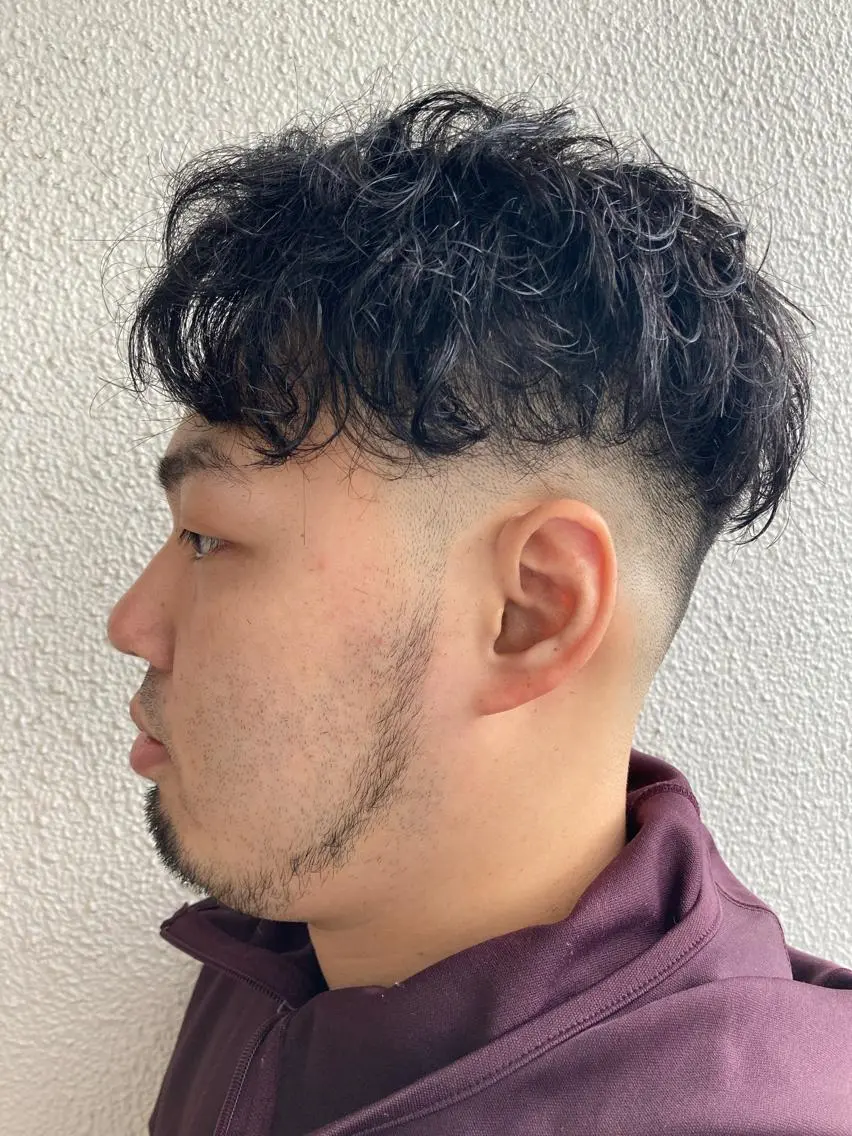 ショート パーマ メンズ フェードカット メンズパーマ カット パーマ 内村 純也のヘアスタイル