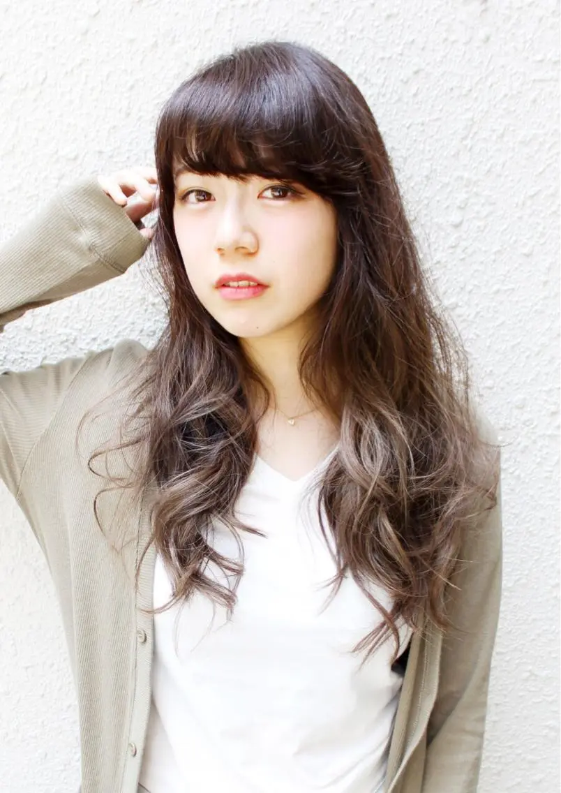 ロング 桑名 淳のヘアスタイル