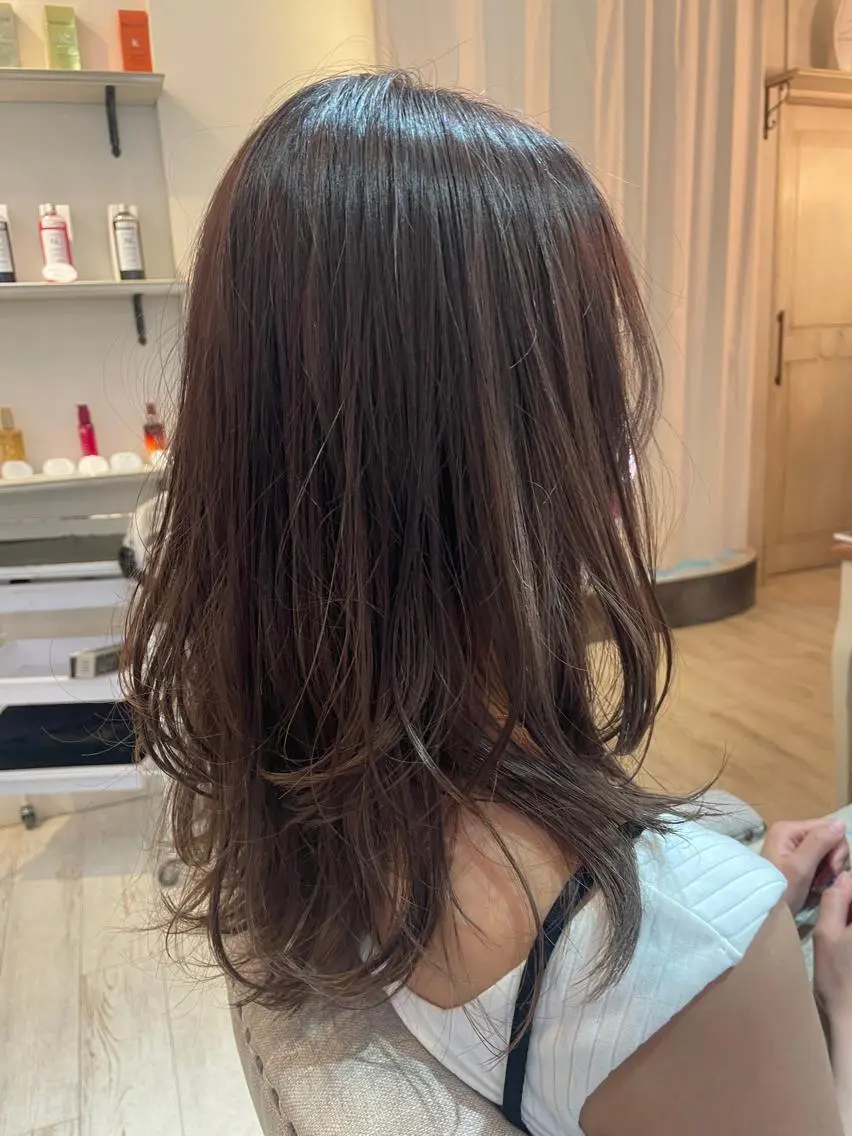 セミロング カラー HATSUMEI 勅使瓦 祥のヘアスタイル