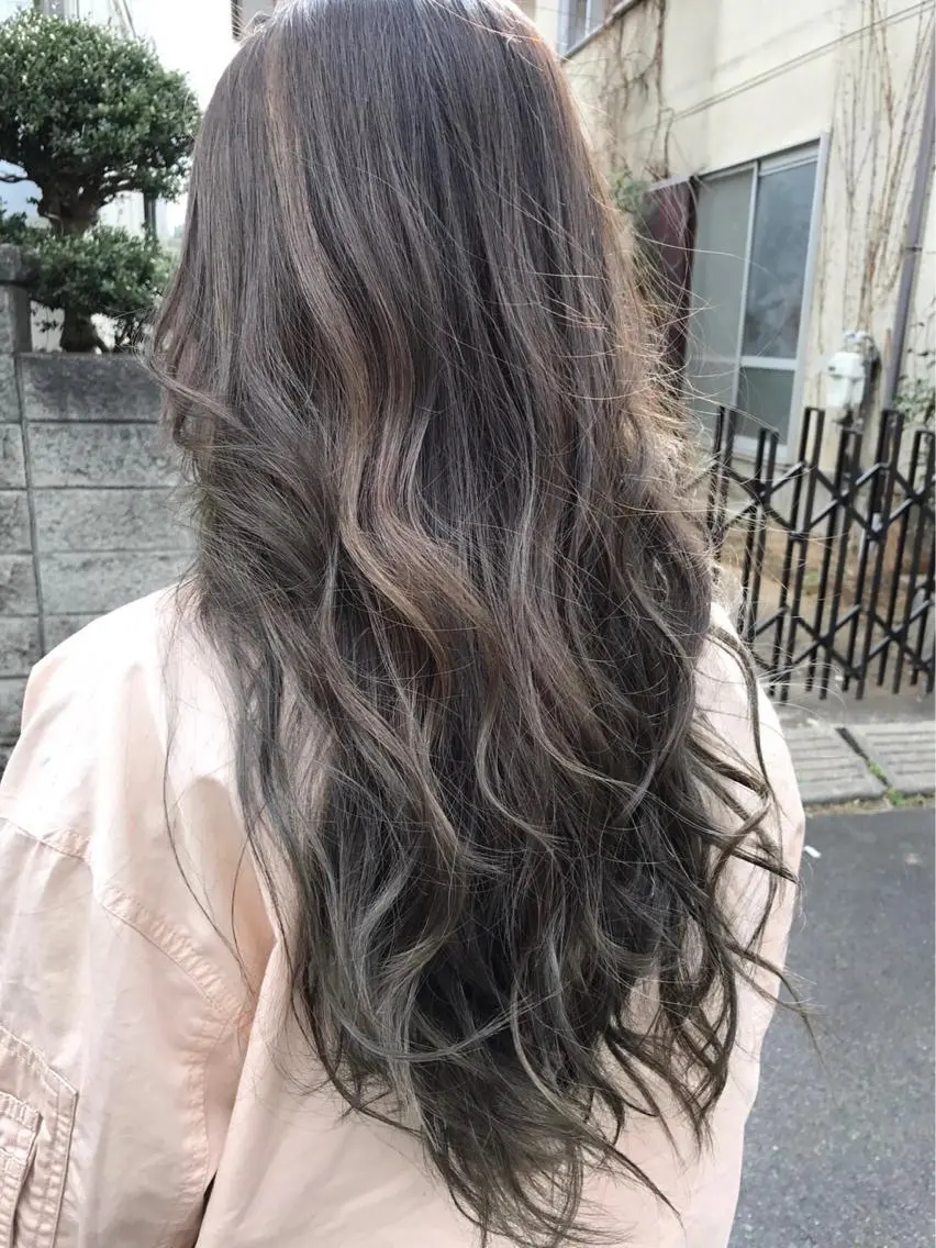 ロング カラー パーマ ヘアアレンジ ハイライトカラー ハイライト 今泉 直裕ショートボブの匠のヘアスタイル