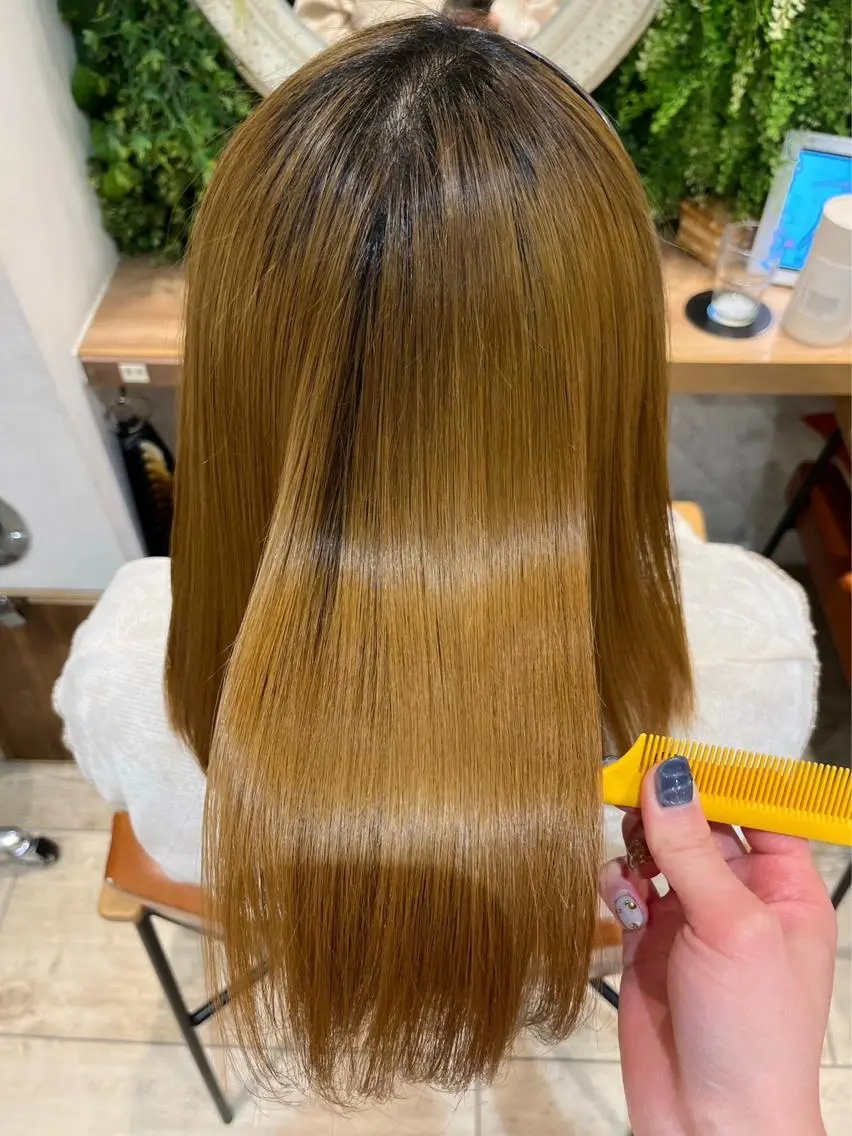 ロング ハイトーンカラー シールエクステのヘアスタイル