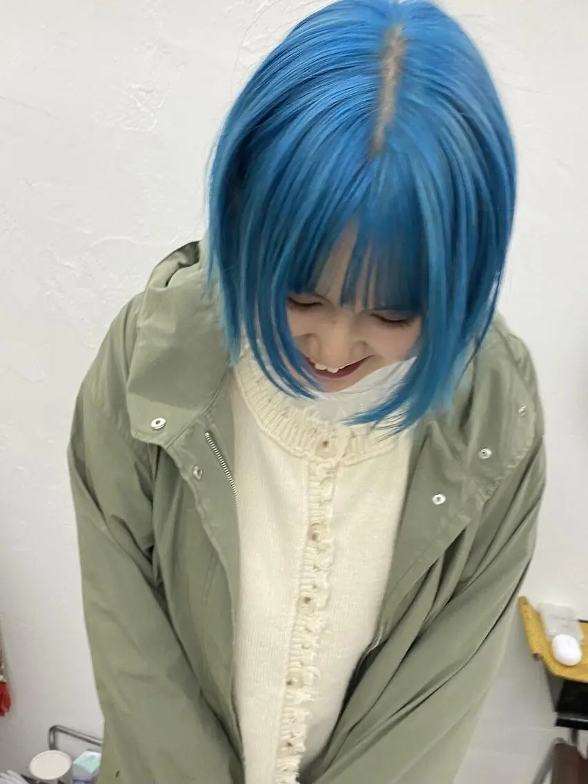 ショート qiie ワンカラー 黒染め　白髪染めのヘアスタイル