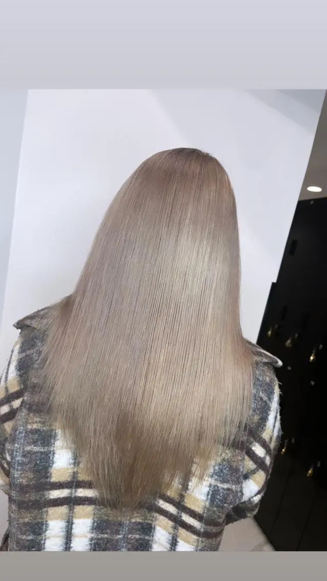 セミロング カラー ブリーチ 魅力引き出しヘア🐾 るくものヘアスタイル