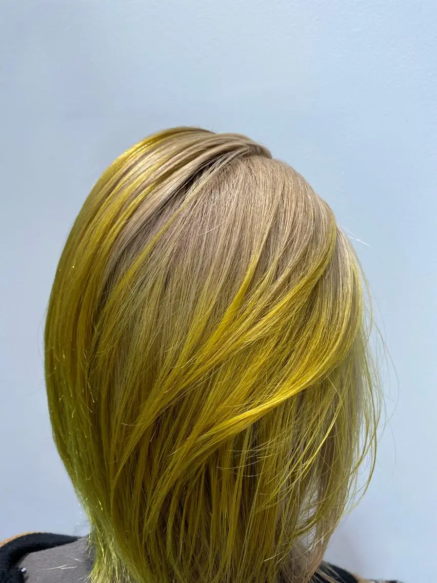 カラー ヘアカラー デザインカラーウルフ 宙也のヘアスタイル