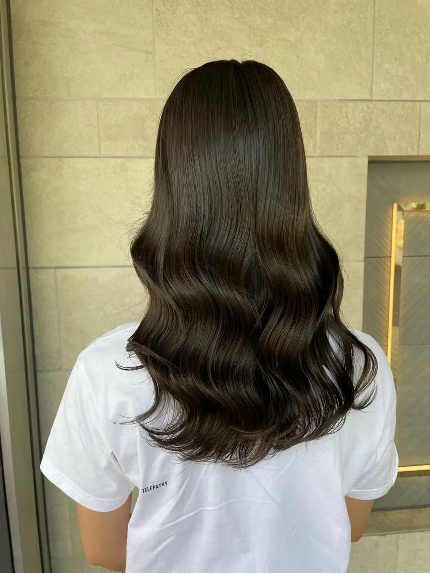 セミロング 透明感カラー🇰🇷 レイヤー✨桑原　研太のヘアスタイル