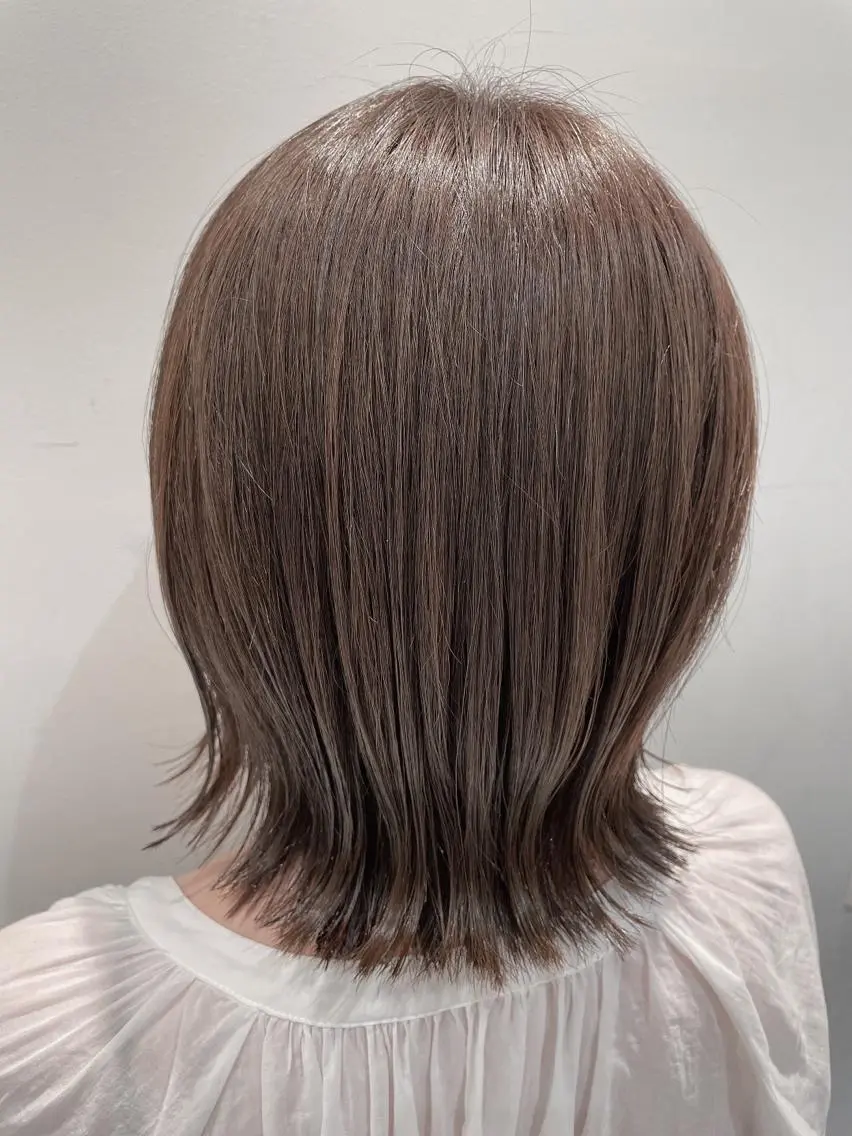 ミディアム カラー ブリーチ グレージュ ブリーチなしカラー カット ヘアカラー トリートメント 🦖鶴岡 香純🦖のヘアスタイル