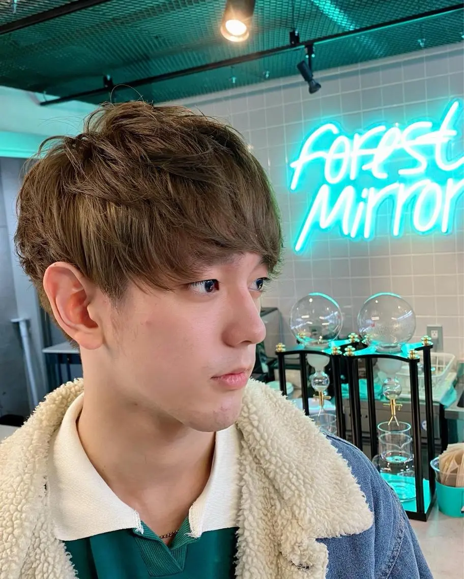 ショート メンズ メンズバレイヤージュ センターパート メンズハイライト メンズインナーカラー マッシュ 原宿アンリ 山下卓也のヘアスタイル