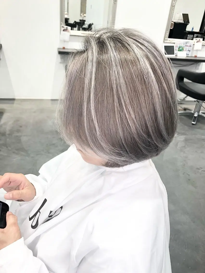 ショート カラー LOOP hairのヘアスタイル