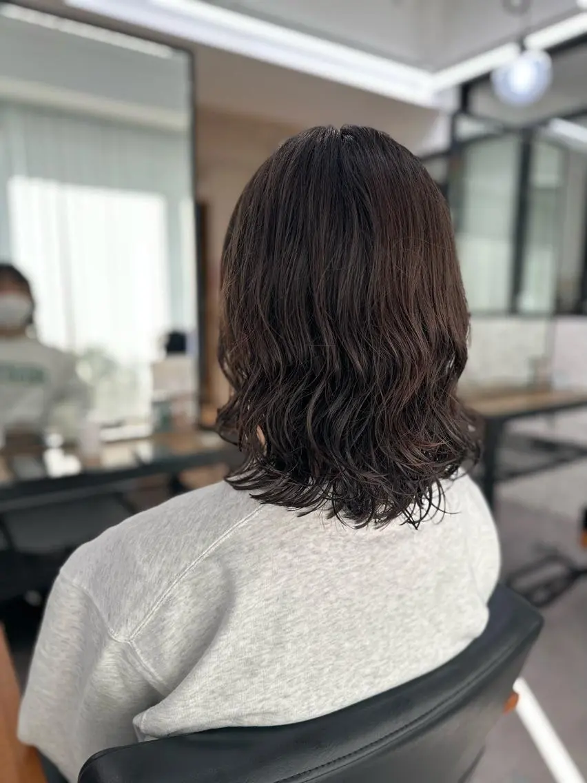 ミディアム カラー パーマ ヘアアレンジ メンズ キッズ ネイル マツエク・マツパ アイブロウ 似合せレイヤー/ 柔らか透明感カラーのヘアスタイル