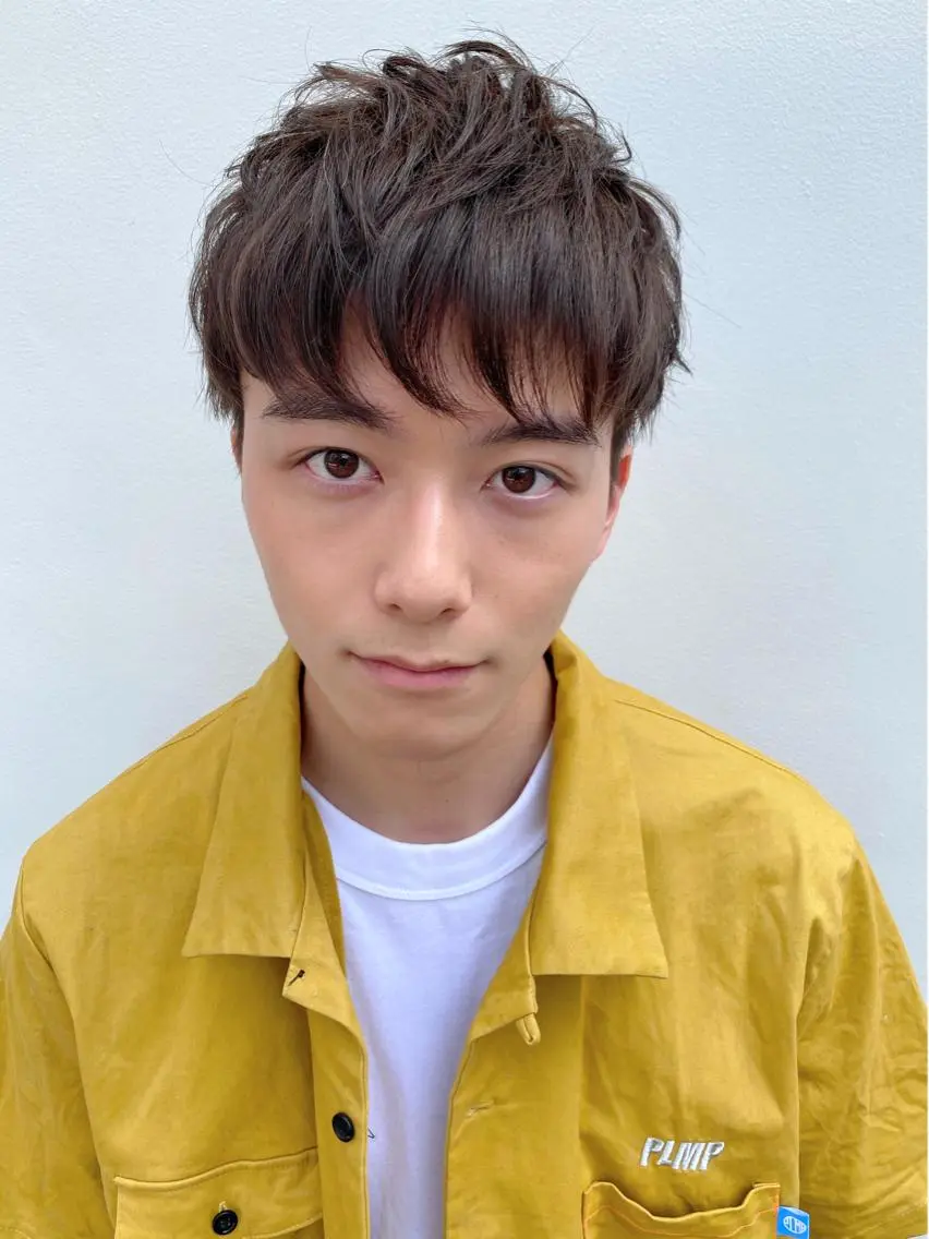 ショート メンズ メンズバレイヤージュ センターパート メンズハイライト メンズインナーカラー マッシュ 原宿アンリ 山下卓也のヘアスタイル