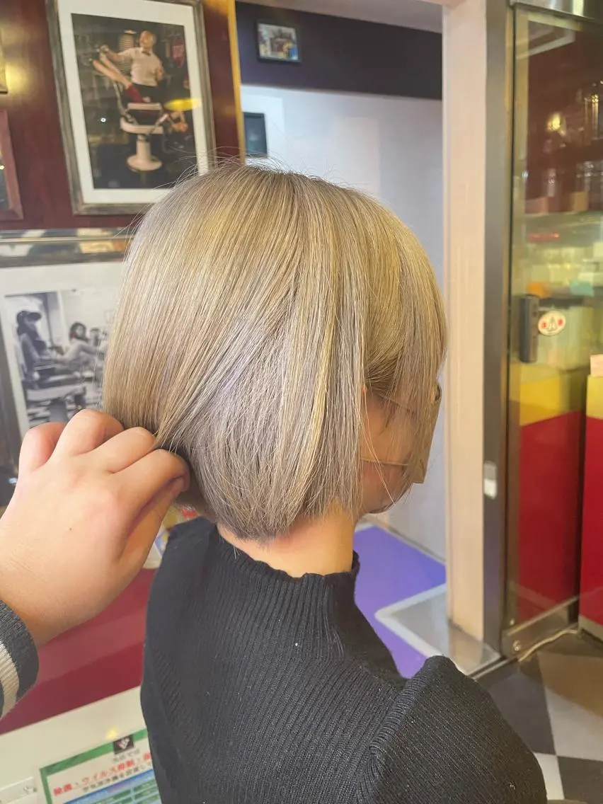 ショート カラー ベージュカラー ダブルカラー ホワイトベージュ 👑派手髪/カット 👑ANRYのヘアスタイル