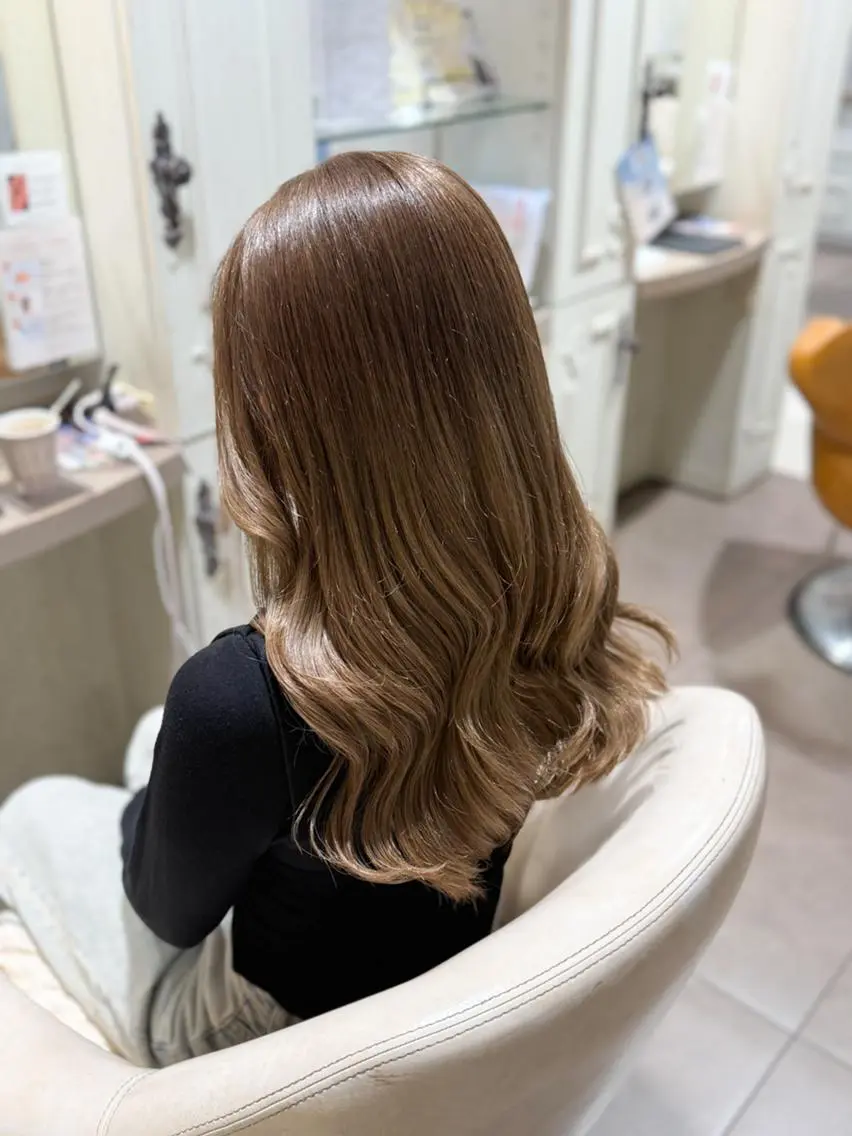 カラー ロング ベージュカラー 透明感カラー ミルクティーベージュ 髪質改善 ロング obje't cielのヘアスタイル