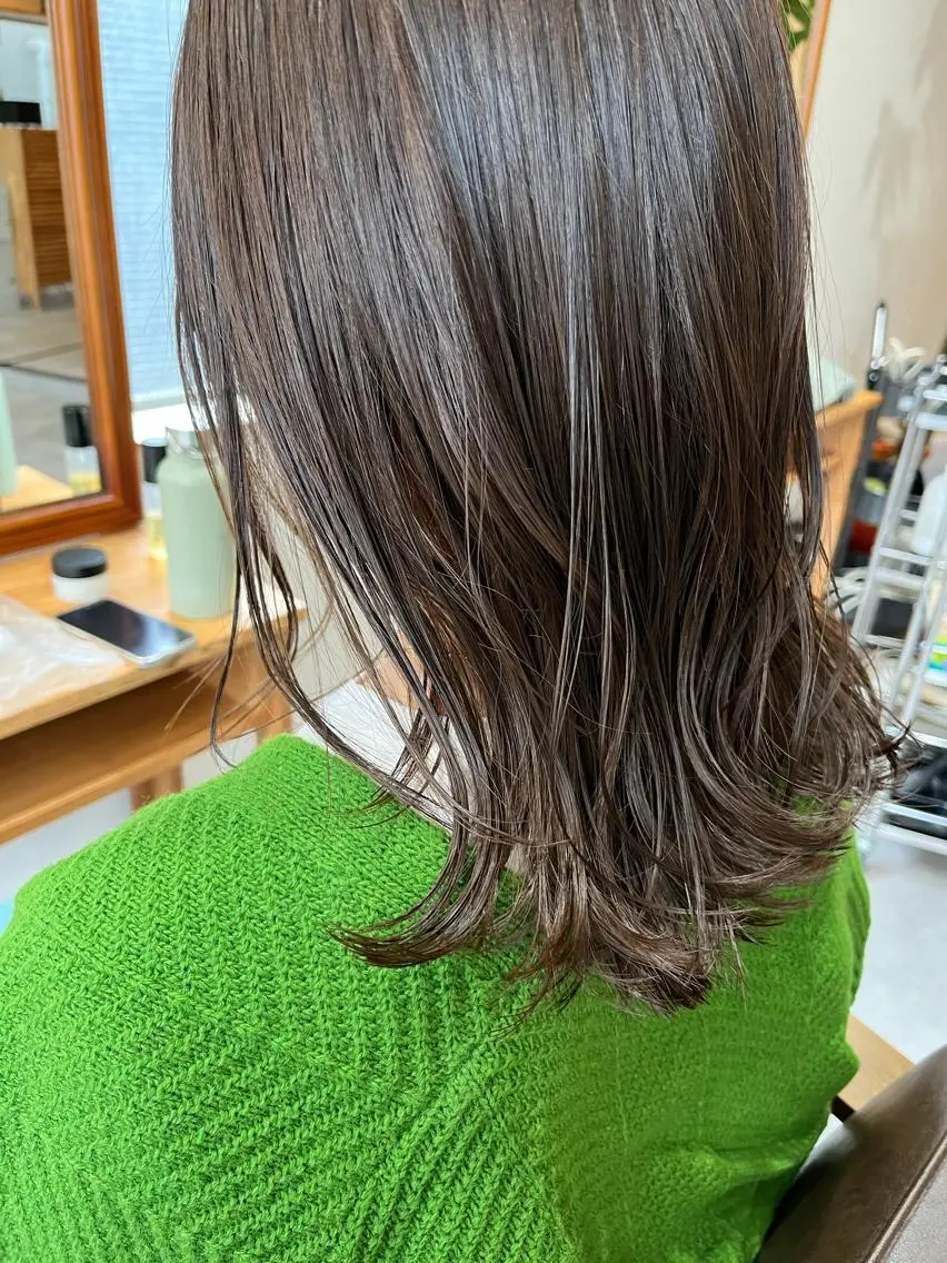 ミディアム カット ヘアカラー ツチダ カホのヘアスタイル