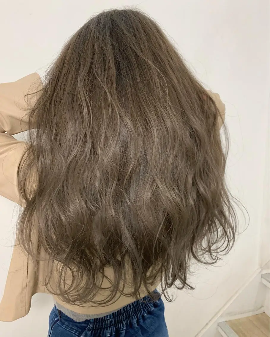 セミロング カラー レイヤーカット 西村あきやのヘアスタイル
