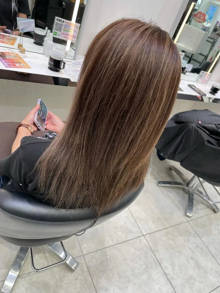 セミロング ハイライト 岸 保奈美のヘアスタイル