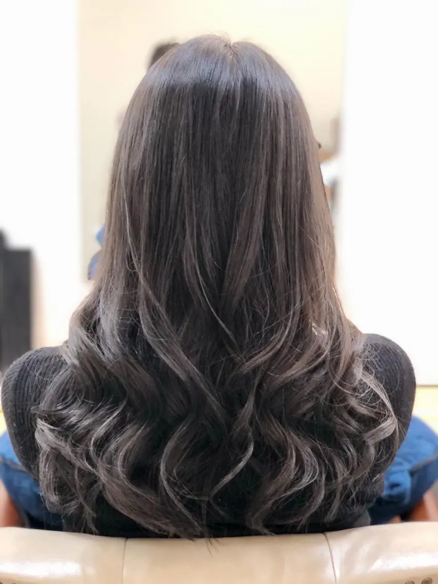 ロング アッシュ カット ヘアカラー トリートメント H by Real meのヘアスタイル