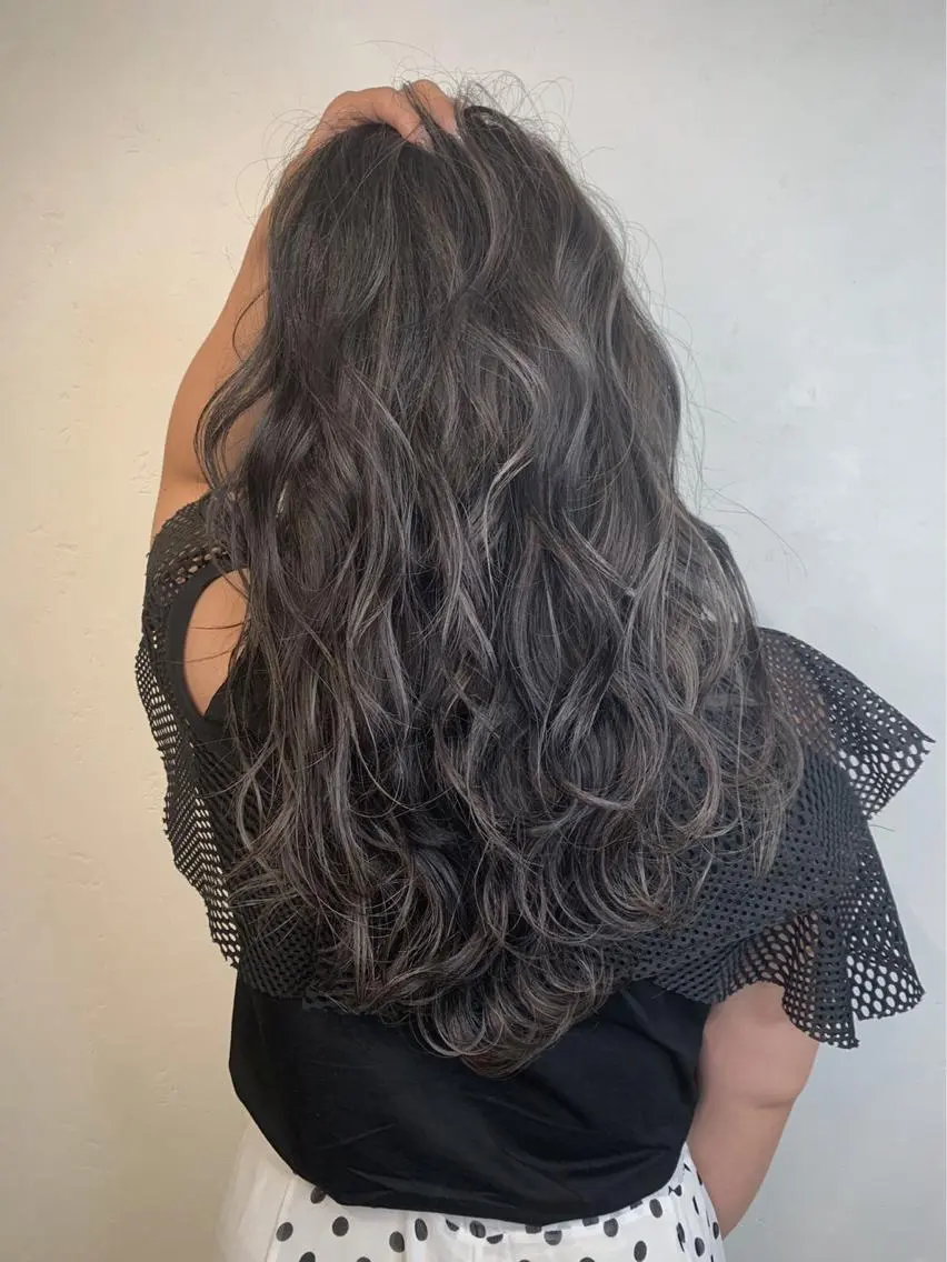 セミロング カラー ブルーカラー ブルージュ グレージュ インナーカラー 外国人風カラー カット ヘアカラー ＿WHITE鳳店 アンダーバーホワイトのヘアスタイル